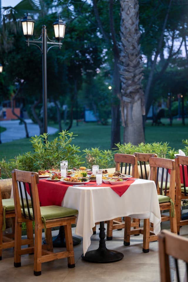 RESTORAN & BAR